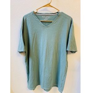 Men’s XXL V-neck crew Tshirt